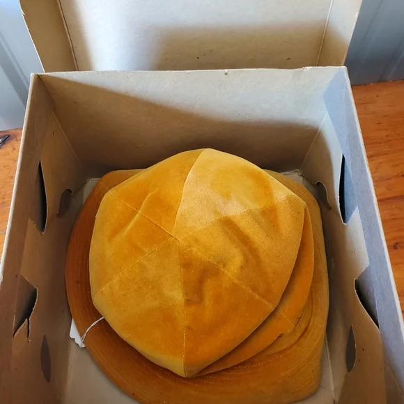 *SOLD* Vintage Betmar (New York) Ladies Cloche/Bucket Hat W/Original Box - Picture 9 of 13